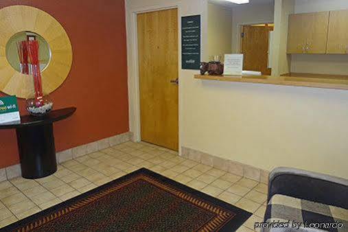 Hometowne By Red Roof Raleigh - Motel 2*