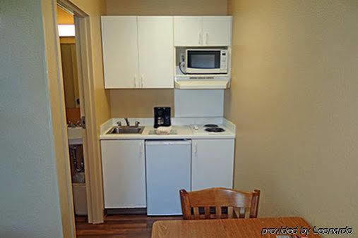 Motel Hometowne By Red Roof Raleigh -